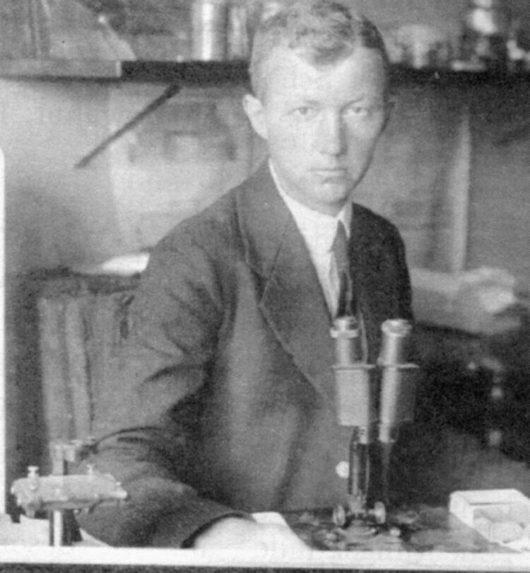 Ludwig Armbruster in seinem Laboratorium